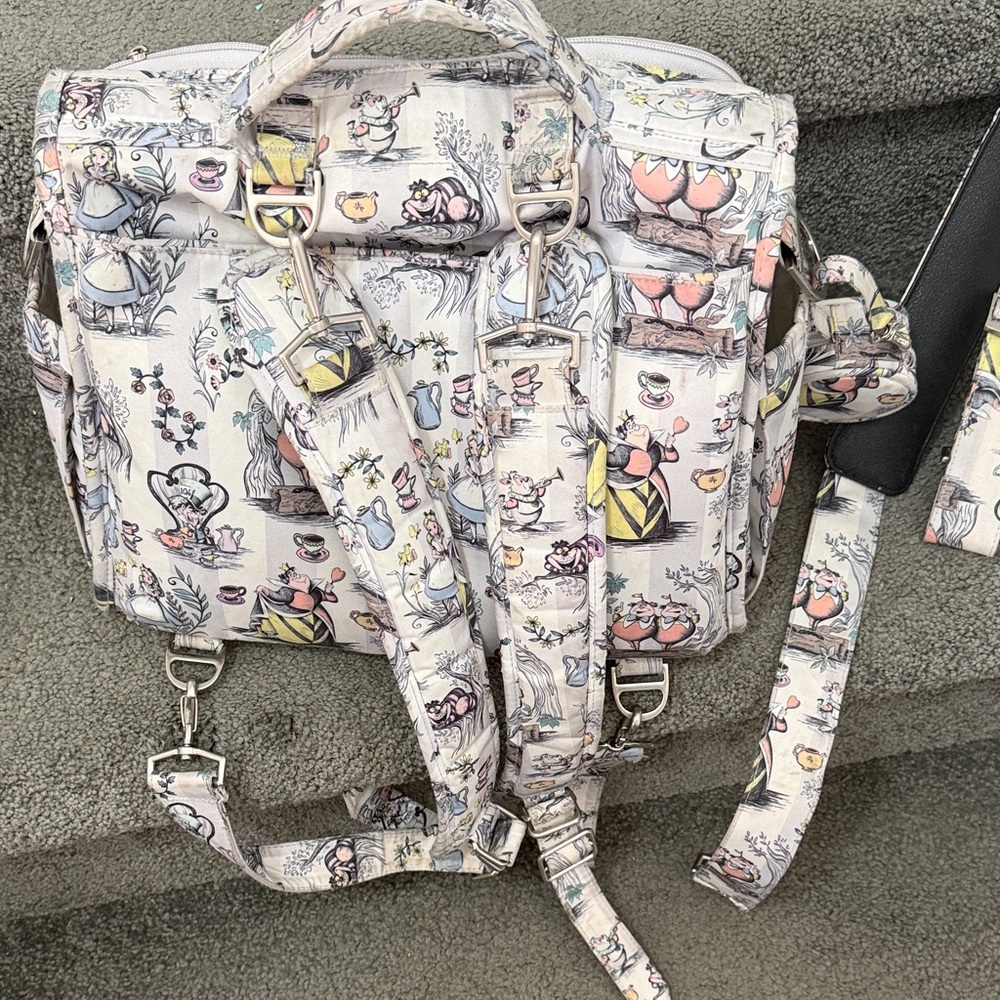 Jujube Alice in wonderland diaper bag - Picture 2 of 6
